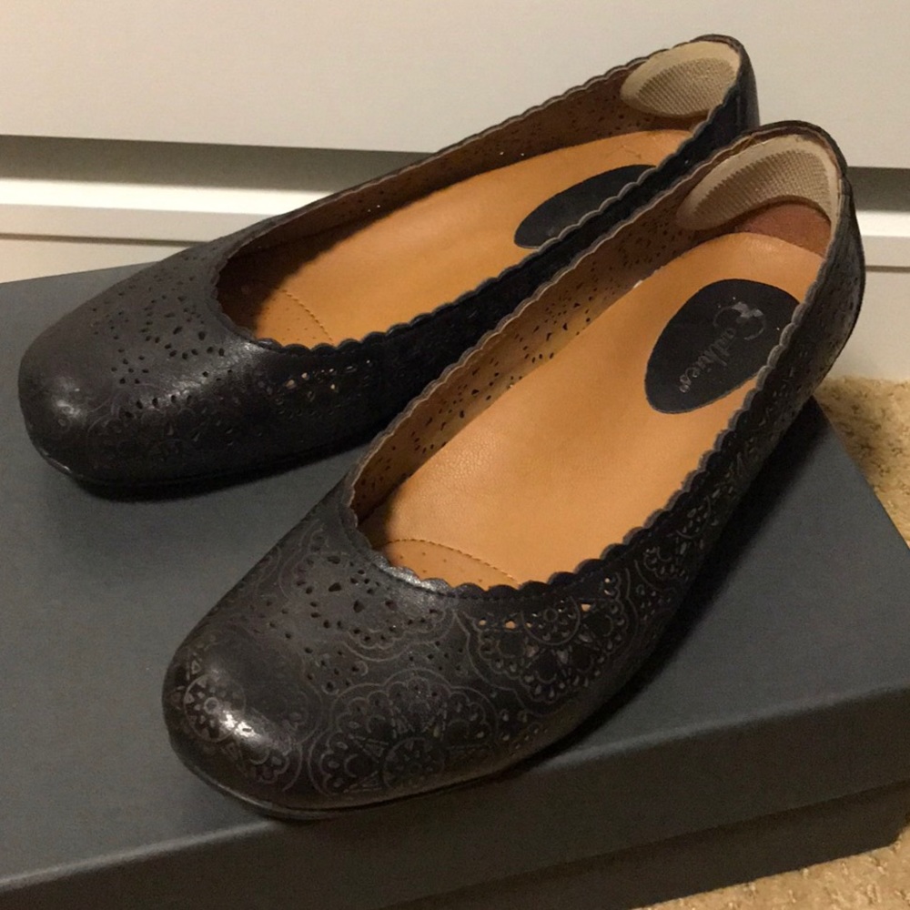 Earthies Black leather flats size 10